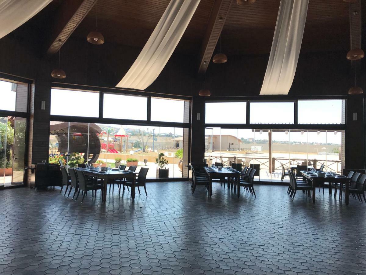 Absheron Marina Hotel Bakoe Buitenkant foto